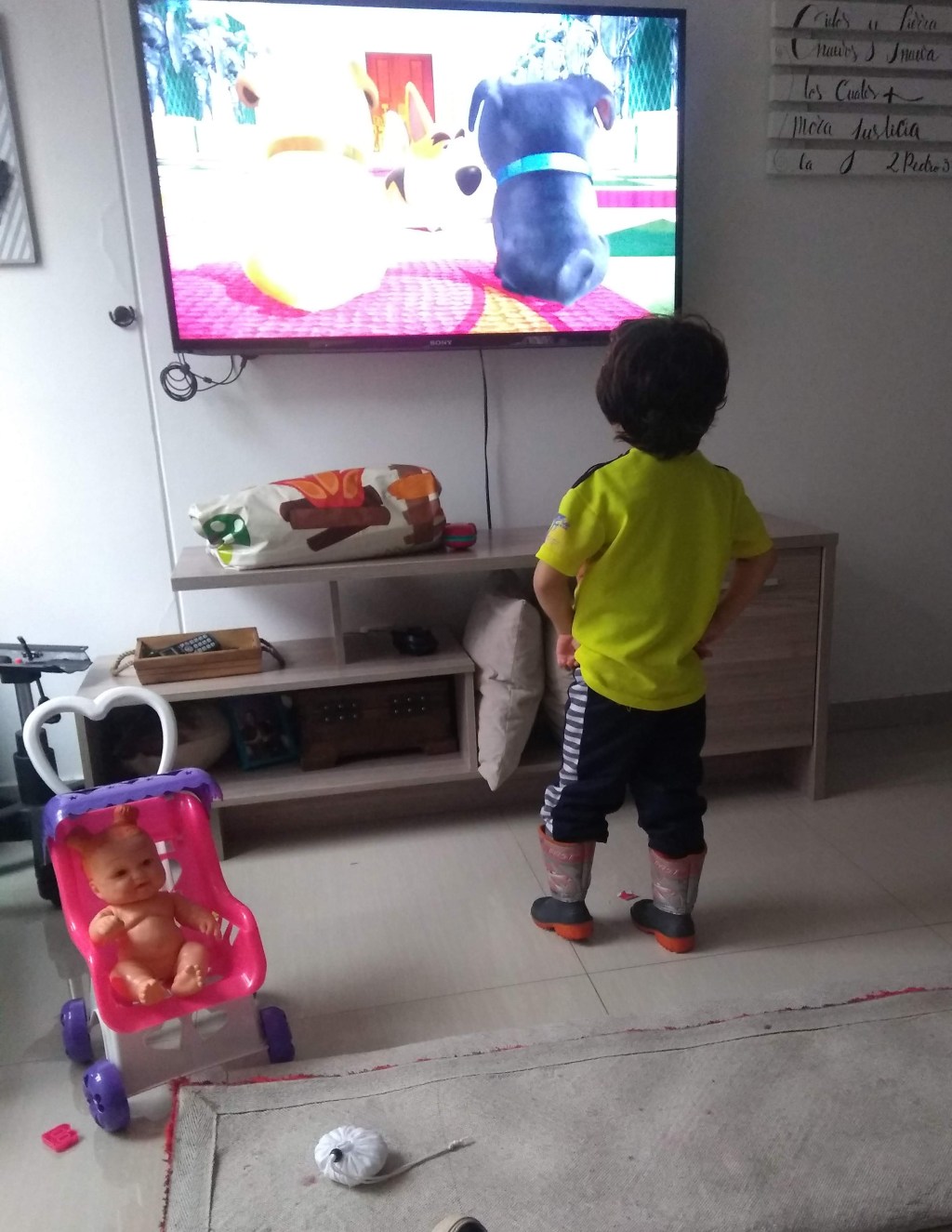 Televisión para niños,&nbsp;AYUDA.